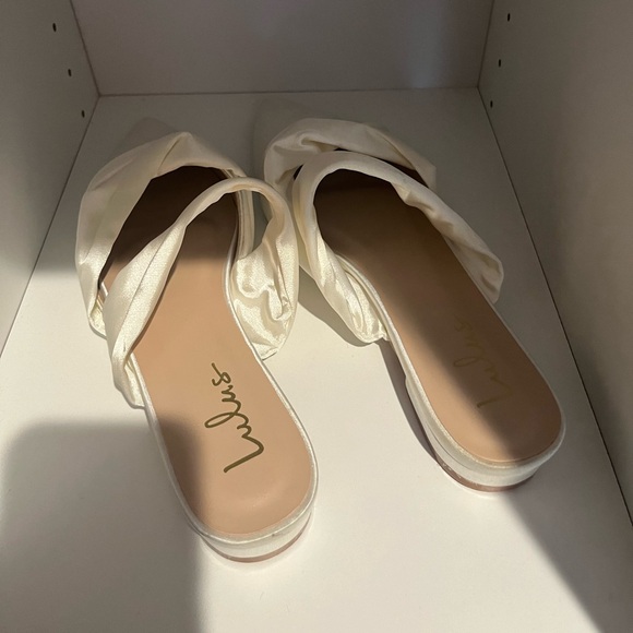 Lulus off white satin flats - Picture 2 of 5